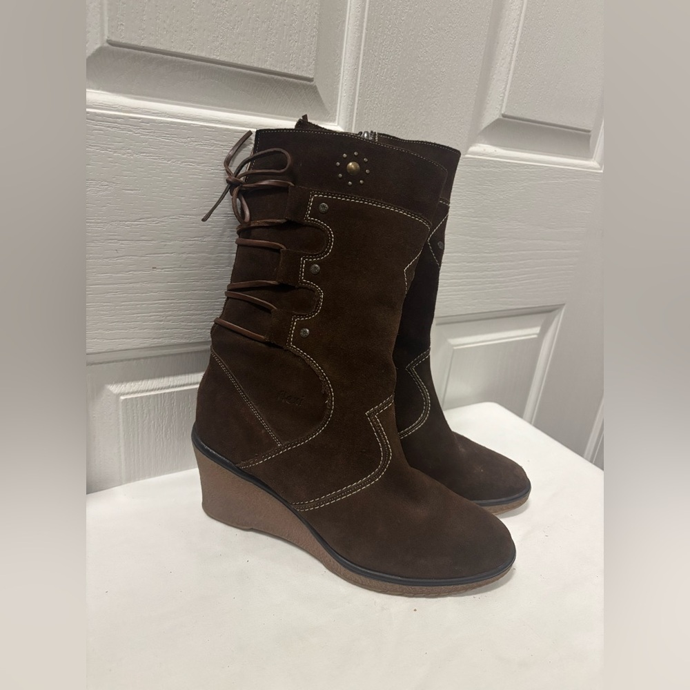 Flexi Dark Brown Women Wedge Suede Boots Size 7.5. Mex 24.5